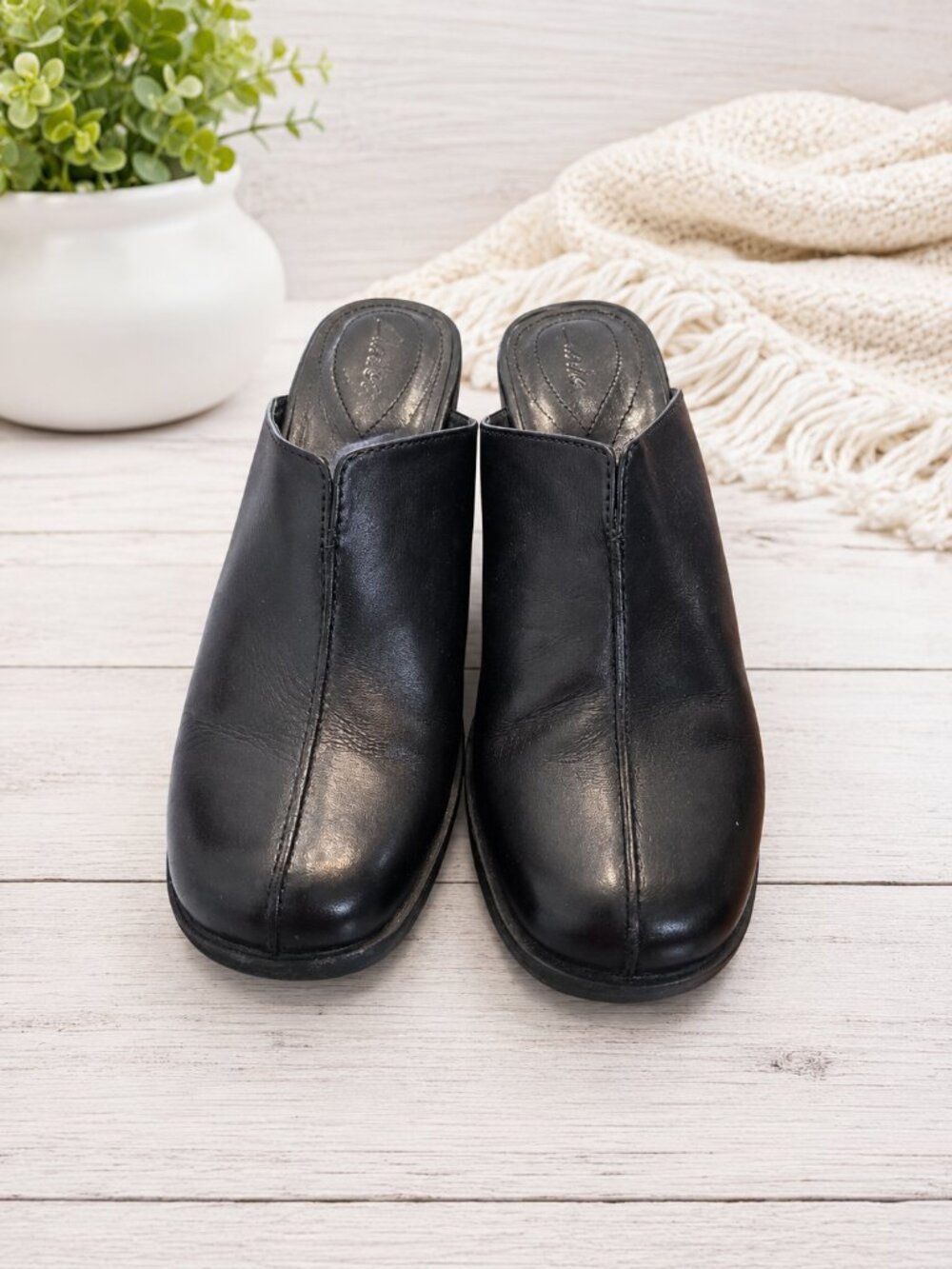 Clarks Black Leather Mule Clogs Slip-On Block Heel Women's Size 7.5M Worn Once